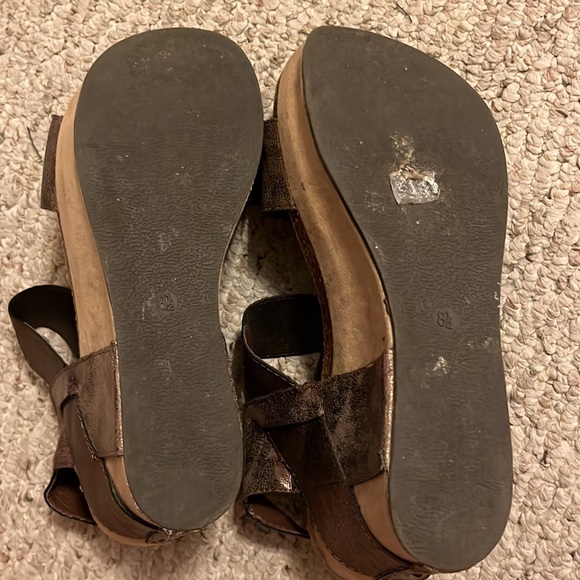 Pierre Dumas Wedges (Size 8 1/2) - Picture 7 of 13